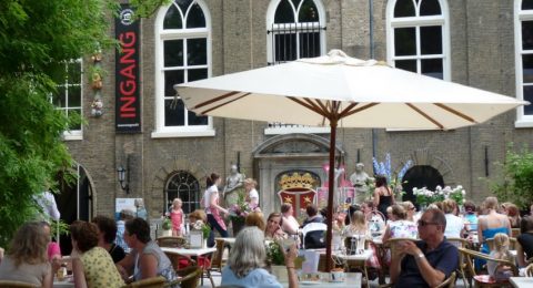 High Tea in de tuin van het Museumcafé Gouda