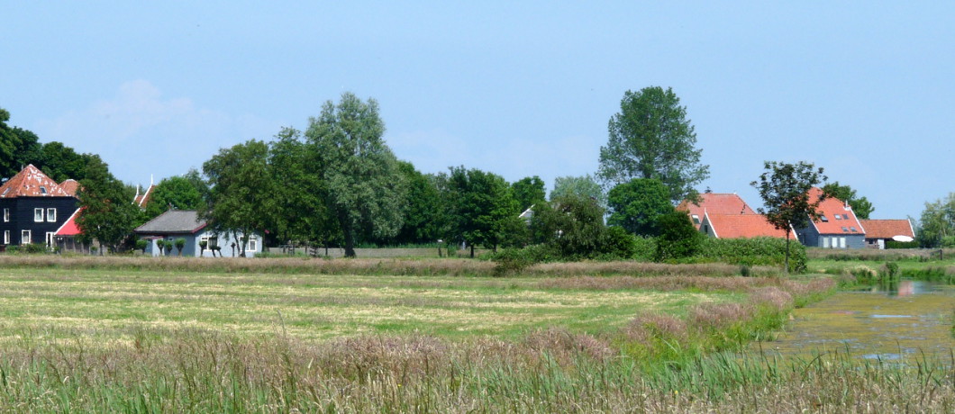 Houten huizen in Waterland