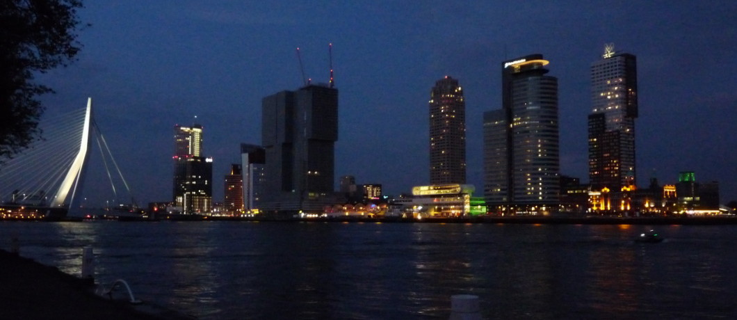 skyline Rotterdam by night