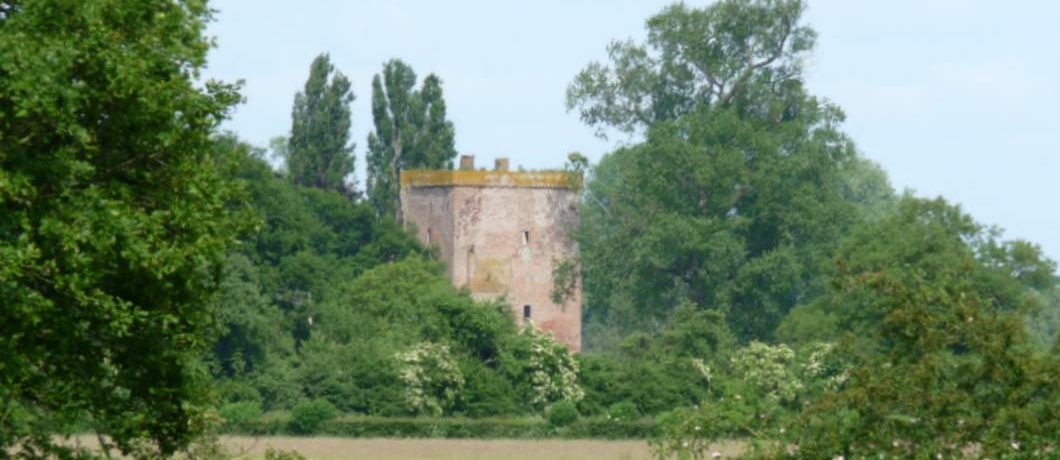 Kasteeltoren langs de NS-wandeling vanuit Deventer