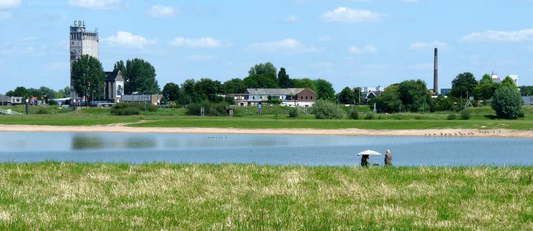 Uitzicht over de IJssel op Deventer