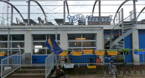 Gevel restaurant 't Ailand in Lauwersoog