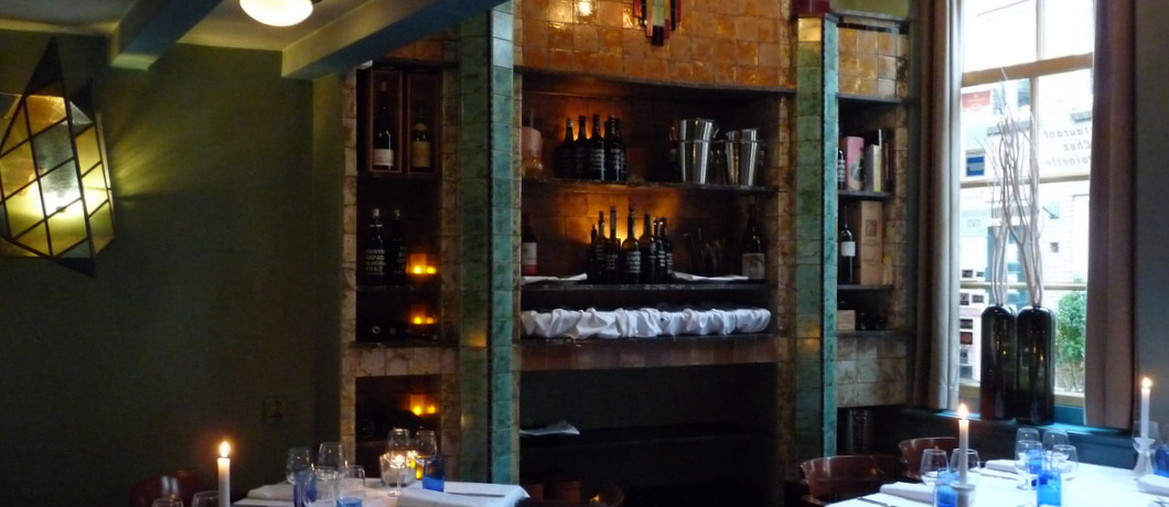 Amsterdamse School bij restaurant Chez Antoinette in Deventer