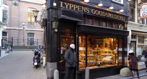 Intieme sfeer bij juwelier Lyppens, een begrip in Amsterdam