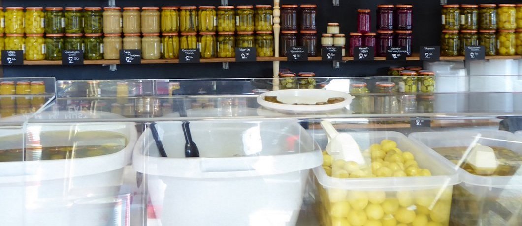 Teilen met ingelegd zuur bij De Leeuw Zuurwaren