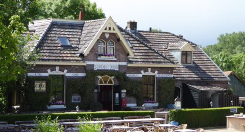 Gezellige huiskamersfeer bij hotel Oortjeshekken in de Ooijpolder