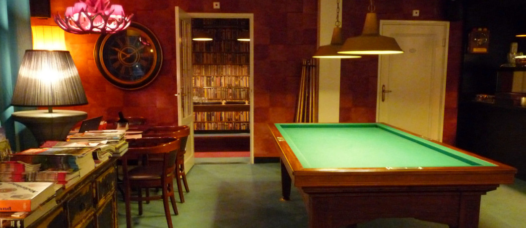 Biljart in hotel Tante Sien in Vasse.