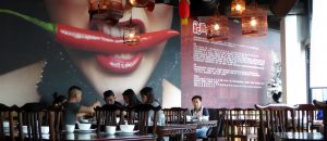 Hippe inrichting van Chinees restaurant SãnSãn in Rotterdam.