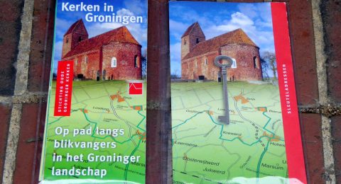 Plattegrond met wandel- en fietsroutes langs de kerken in de provincie Groningen