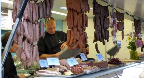 Biologische slager Chris Dammers op de markten van Amsterdam, Scheveningen en Den Bosch