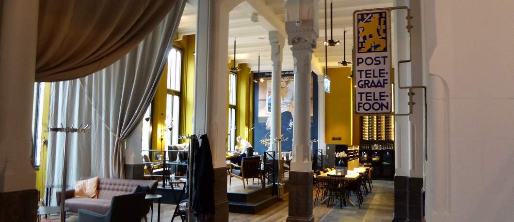 Interieur van Grand Café Post-Plaza