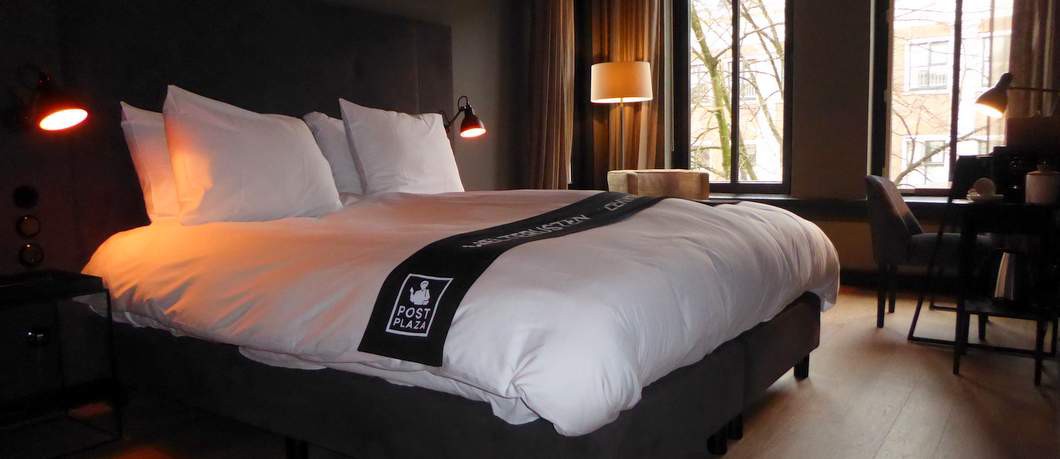Kamer met heerlijk bet in hotel Post-Plaza