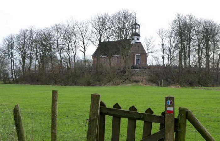 Kerk van Aalsum op een terp