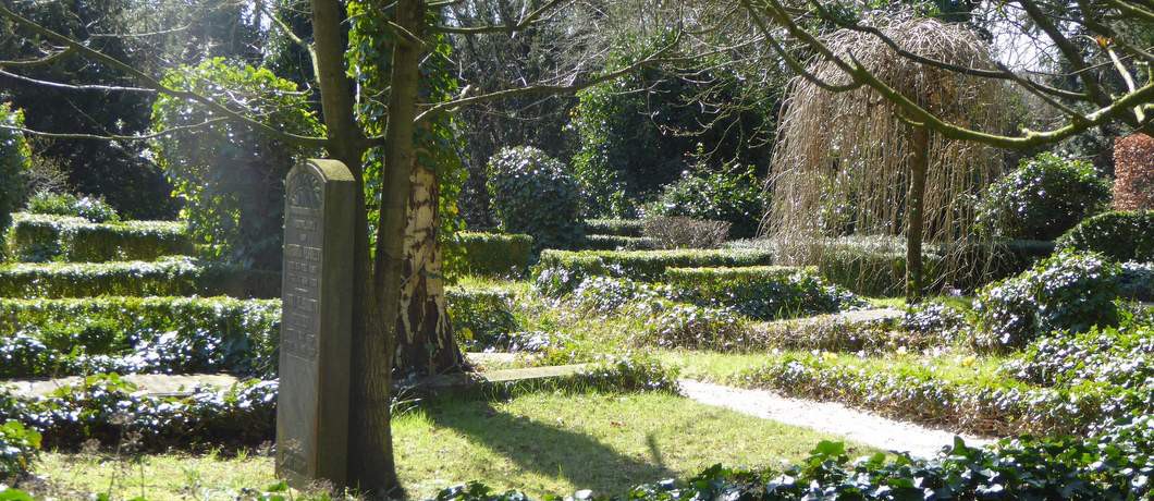 Doorkijkje op begraafplaats Huis te Vraag