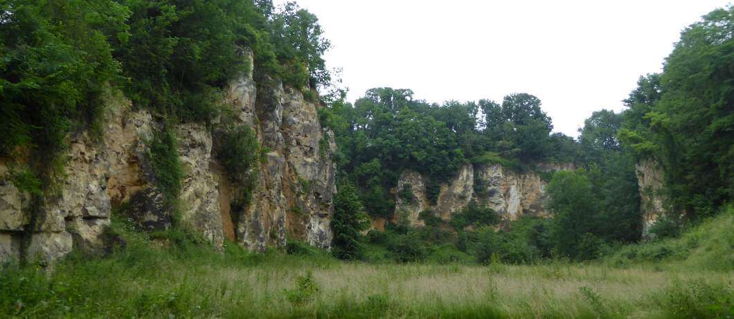 Juliana-groeve tijdens wandelen bij Bemelen (foto: Davides)