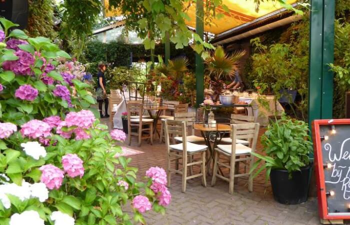 Buiten eten bij Het Rijk van de Keizer (Foto: Davides.nl)