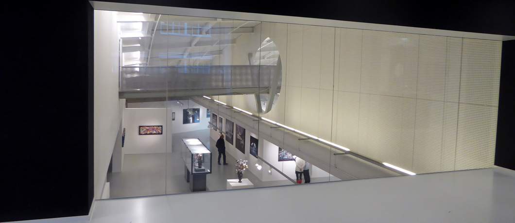 Uitzicht op de expositie beneden in het CODA Museum