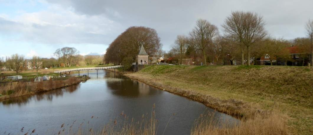 Waterpoort Oude Gouwsboom tijdens de stadswandeling door Enkhuizen