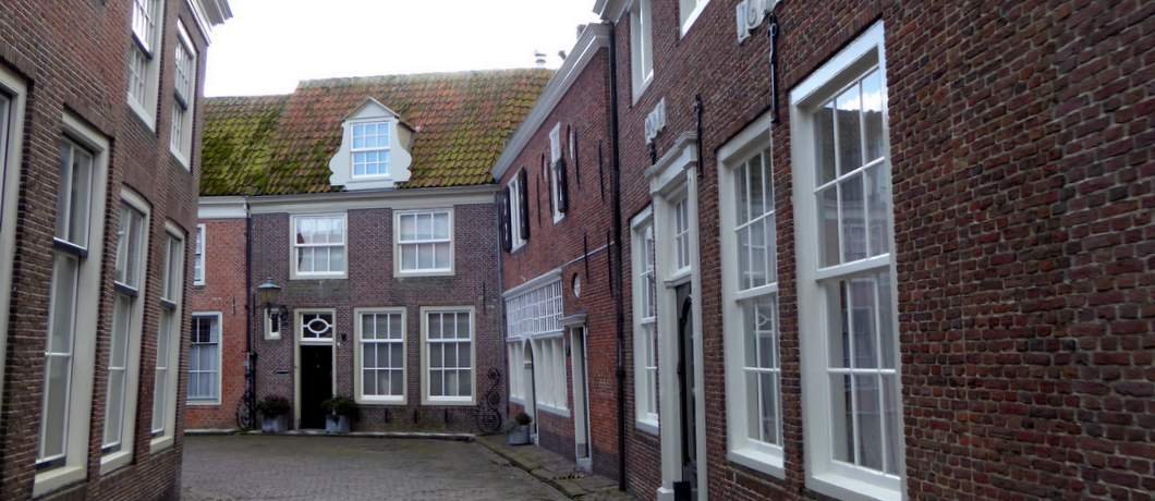 Zomaar een straatje tijdens de stadswandeling door Enkhuizen