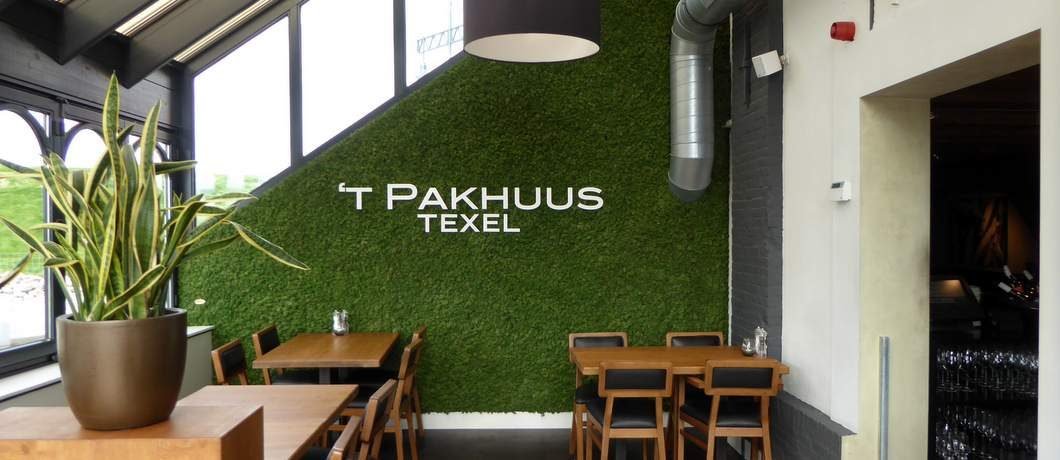 Moswand van restaurant 't Pakhuus