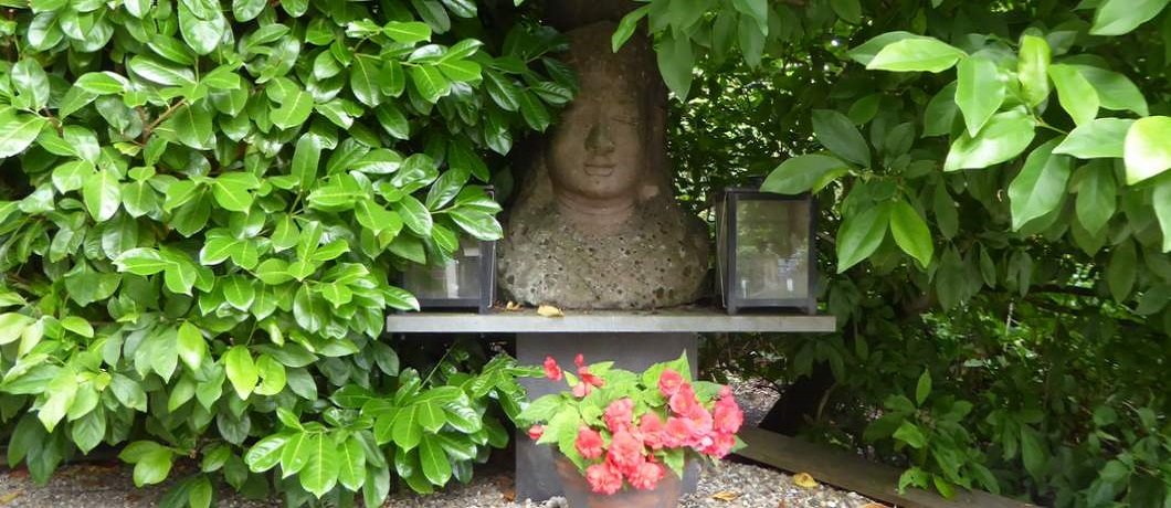 Boeddha voor de deur bij restaurant JanZen in Woerden