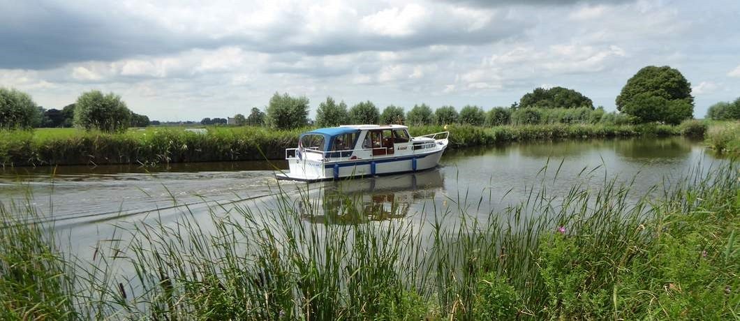 Boot op rivier de Kromme Mijdrecht