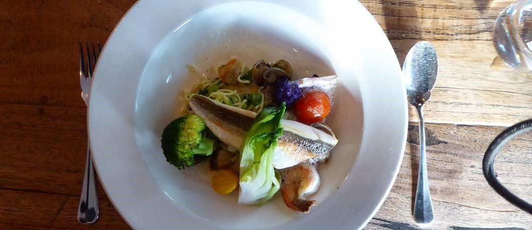 Rode poon met gamba's en kokkels bij restaurant JanZen