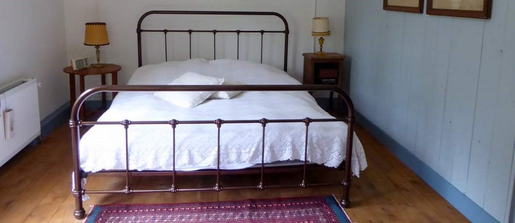 Een van de drie slaapkamers van De Witte Raaf