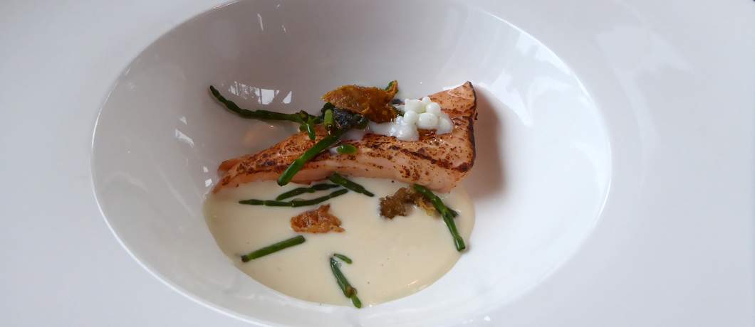 Zalm met avocado-dropcrème bij restaurant Bistronoom