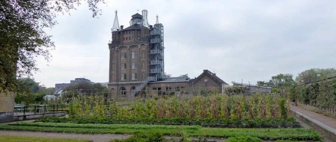 De watertoren van Villa Augustus aan de rand van Dordrecht