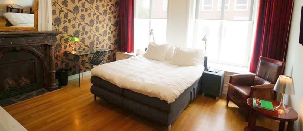 Kamer met bad en open haard in Comfort kamer van Hotel Corps de Garde
