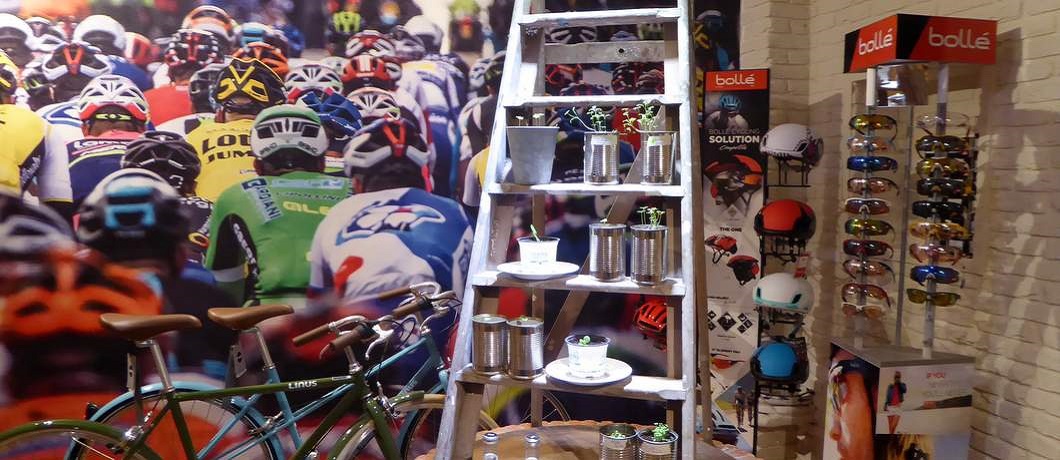 Mooie merken helmen, brillen en andere onmisbare spullen voor de fietser bij Spaak