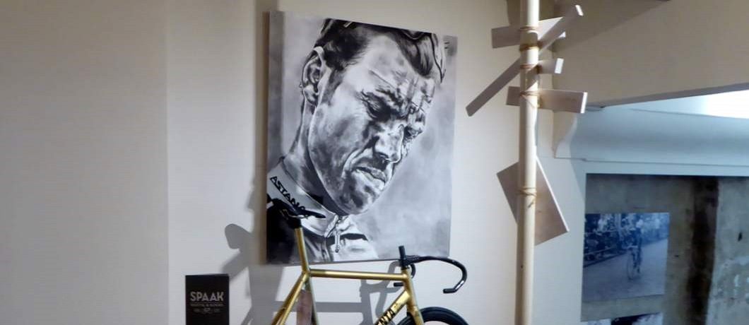 Wielergrootheden aan de muur ter inspiratie bij Spaak