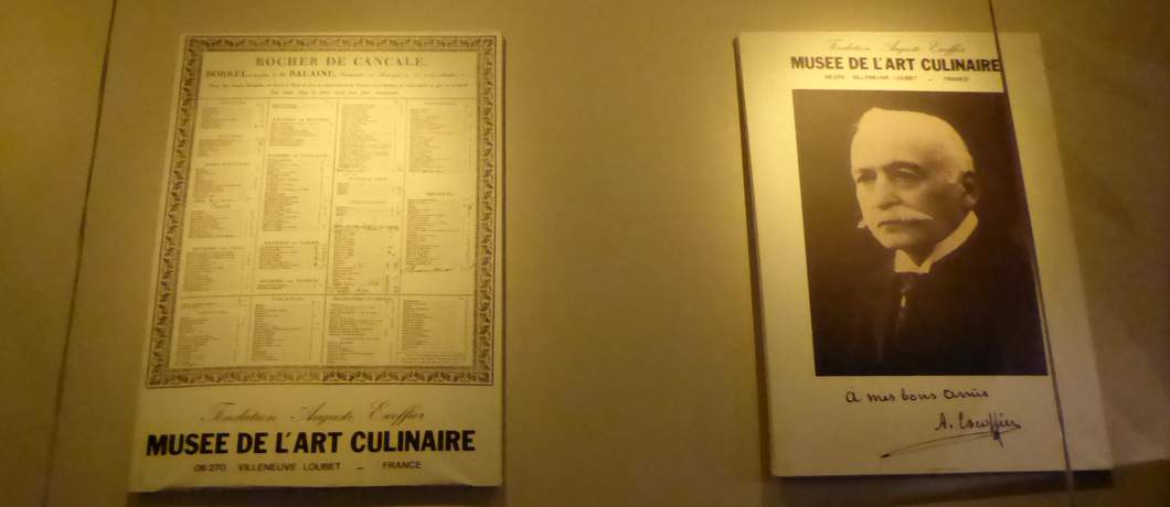 Franse posters in restaurant Voilà