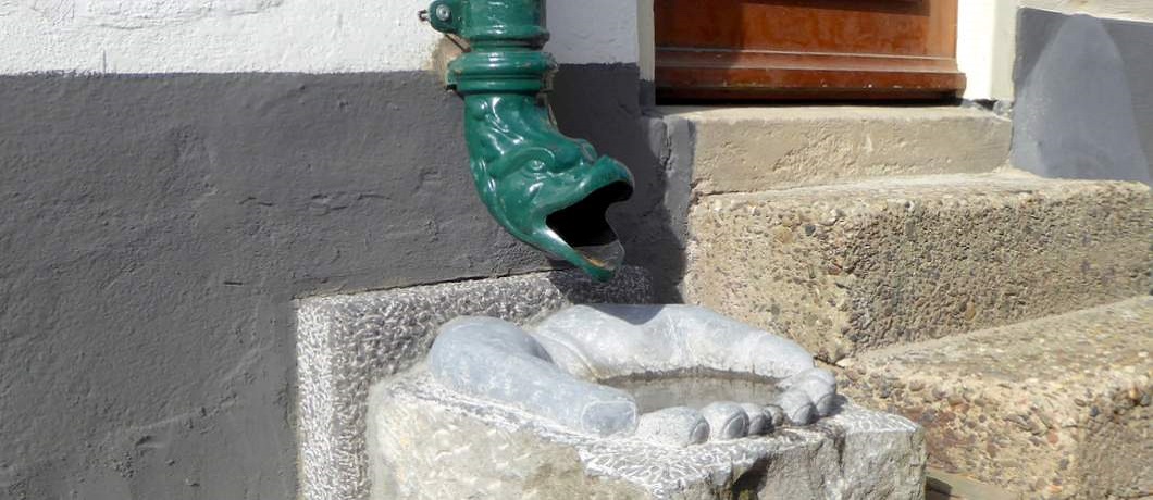 Regenpijp in stijl in het historische centrum van Hattem.