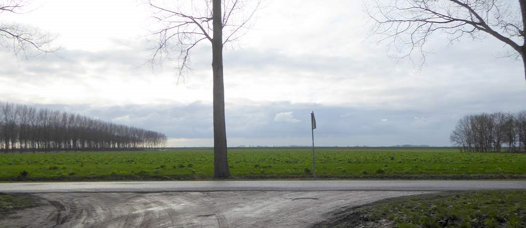 Uitzicht over de akkers vanaf de parkeerplaats in het Cirkelbos