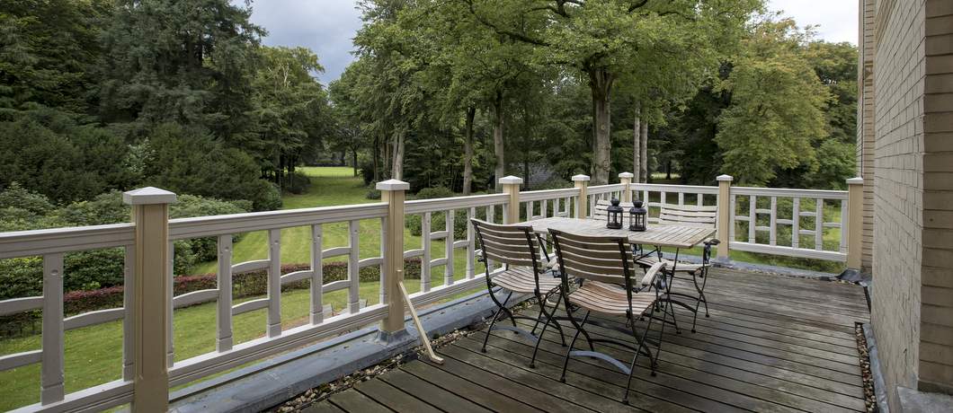 balkon van de laansuite in villa Oud Groevenbeek