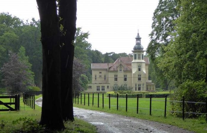 Villa Oud Groevenbeek in de bossen buiten Ermelo