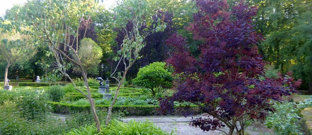 Kruidentuin in het beeldenpark van De Havixhorst