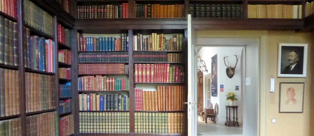 De bibliotheek van SLot Zuylen heeft boeken in Frans, Engels en Duits, uniek voor die tijd