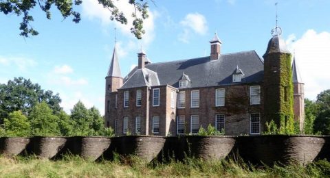 De kronkelende slangenmuur en kasteel Slot Zuylen