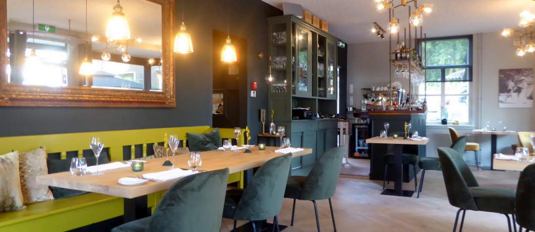 Ongedwongen sfeer binnen bij restaurant Tante Blanche in Brummen