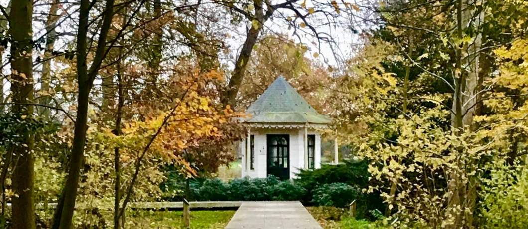 Theehuisje in het park achter hotel De Heerlyckheid in Bredevoort
