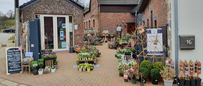 Bij dit gezellige bloemenzaakje Bie Katrien in Sint-Martens-Voeren hebben ze heerlijke koffie en vlaai