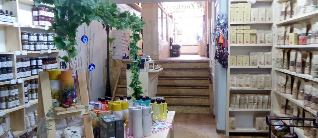 Net een bazaar dit filiaal van de Zoetterette in het Oude Noorden van Rotterdam