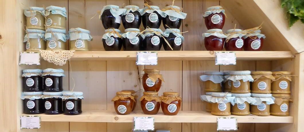 Jams van het in Istanbul populaire Bazlama kavalti bij de Zoetterette