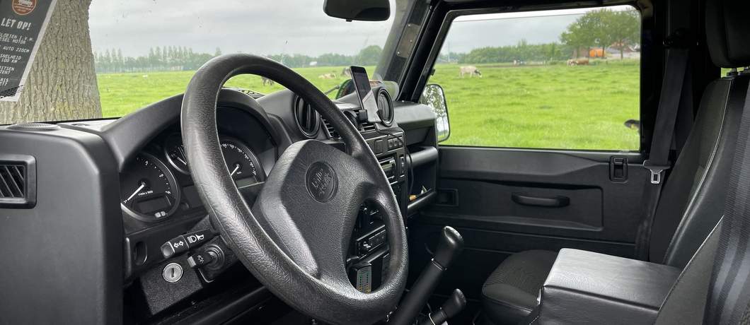 Land Rover Defender huren met double clutching
