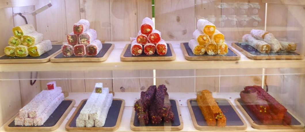 Turks fruit van onder andere abrikoos, moerbei en watermeloen bij de Zoetterette