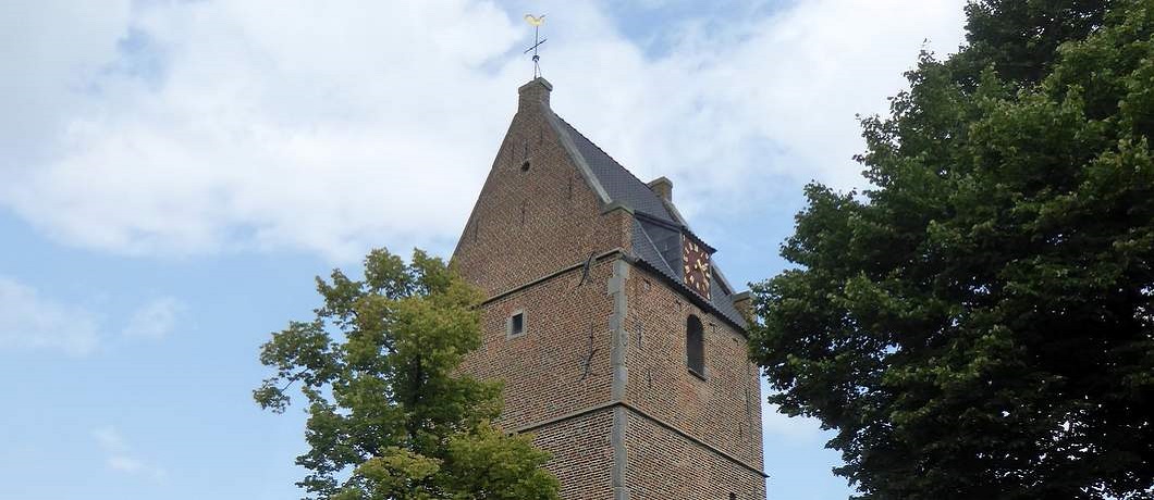 Martinustoren in Losser tijdens de fietsroute Stiltegebieden in Twente