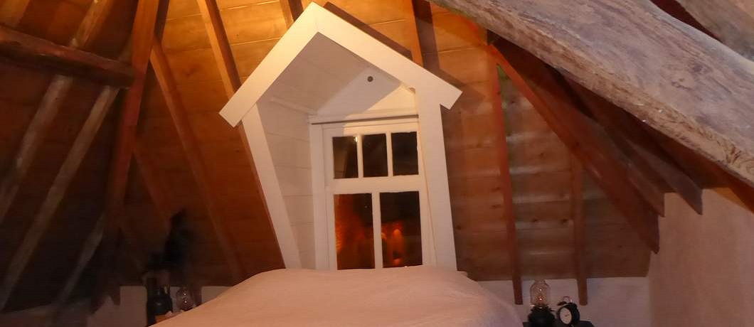 De slaapkamer van het Stadslogement Harderwijk